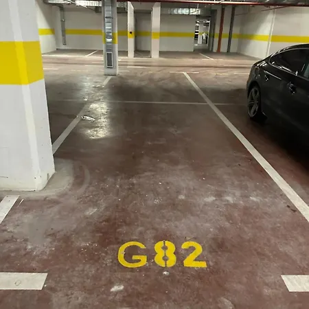 Cozy 1bd Point-garage Available 5e Per Day Podgoriçe