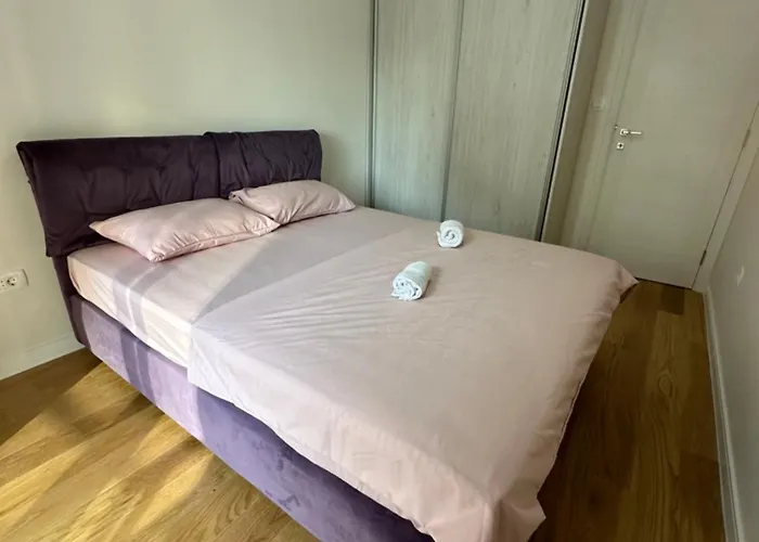 Cozy 1bd Point-garage Available 5e Per Day * Podgorica