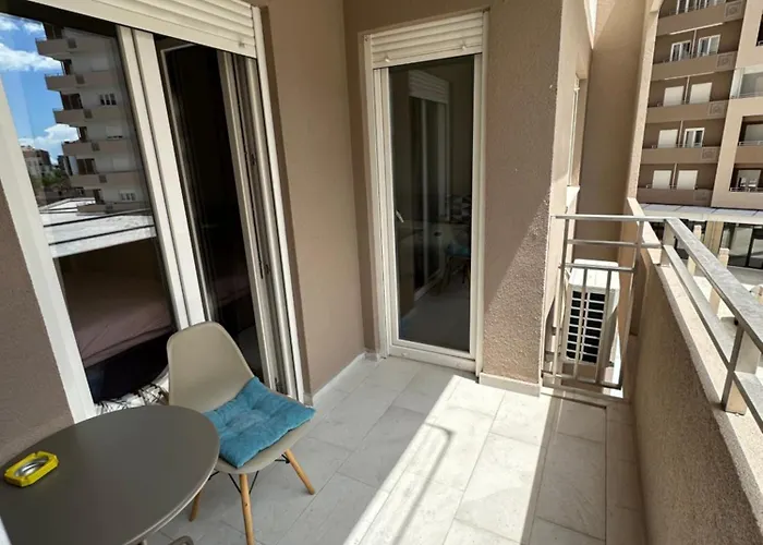 Cozy 1bd Point-garage Available 5e Per Day Lejlighed Podgorica